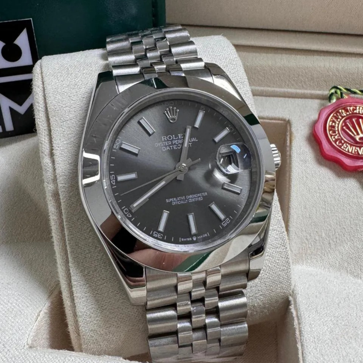 Rolex Datejust 41 – Gray Dial